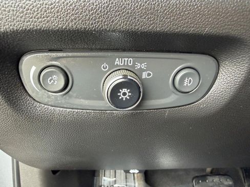 Used 2020 Chevrolet Traverse LT FWD image 32