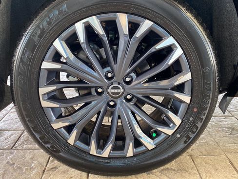 Used 2025 Nissan Rogue Platinum w/ Platinum Premium Package image 12