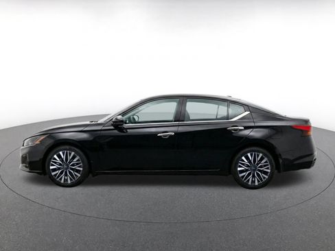 Used 2025 Nissan Altima 2.5 SV FWD image 4
