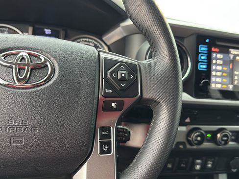 Used 2018 Toyota Tacoma SR5 image 19