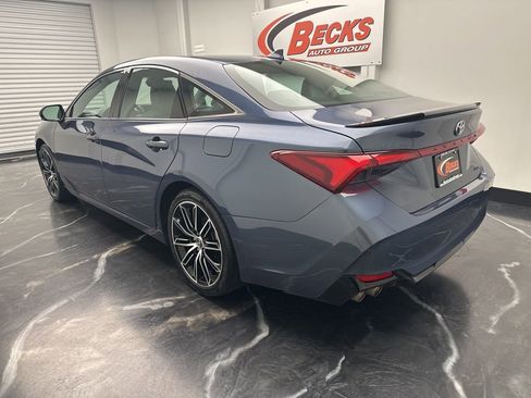 Used 2019 Toyota Avalon XSE image 4
