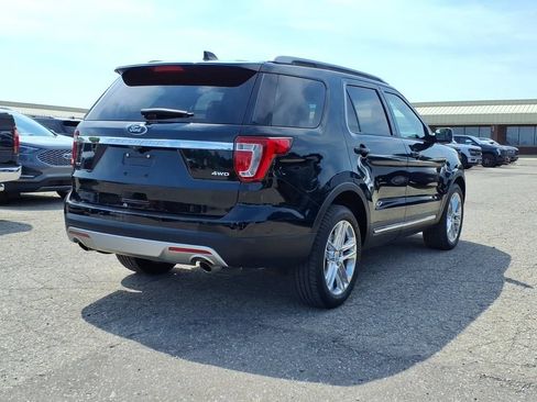 Used 2017 Ford Explorer XLT w/ Equipment Group 202A AWD/4WD image 5