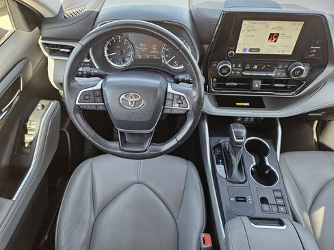 Used 2023 Toyota Highlander XLE FWD image 33