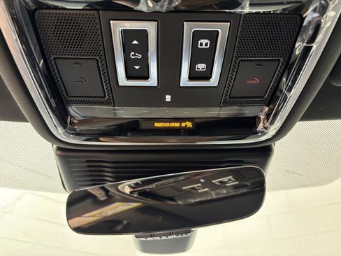 New 2026 Land Rover Range Rover Velar Dynamic SE image 12