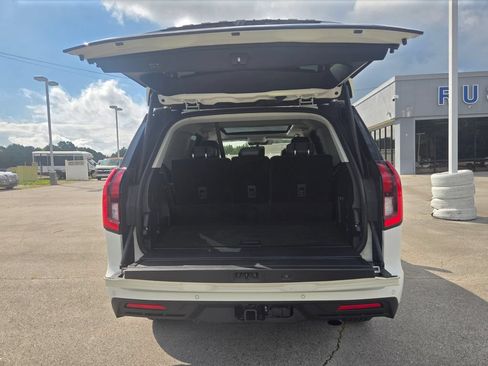 Used 2025 Ford Expedition Active RWD image 5
