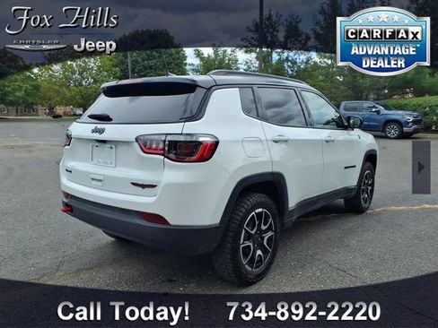 Used 2025 Jeep Compass Trailhawk w/ Sun & Sound Group AWD/4WD image 9
