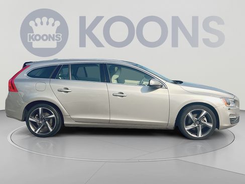 Used 2016 Volvo V60 T5 Platinum w/ Climate Package FWD image 8