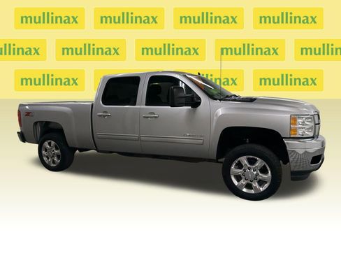 Used 2011 Chevrolet Silverado 2500 LT w/ Suspension Package, Off-Road AWD/4WD image 2