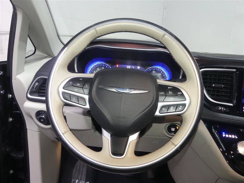 Used 2017 Chrysler Pacifica Limited w/ UConnect Theater Package FWD image 30