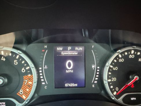 Used 2019 Jeep Renegade Latitude FWD image 31