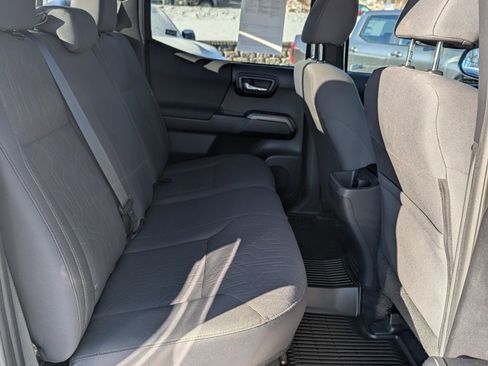 Used 2019 Toyota Tacoma TRD Off-Road w/ Technology Package image 18