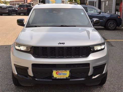 Used 2023 Jeep Grand Cherokee L Laredo image 3