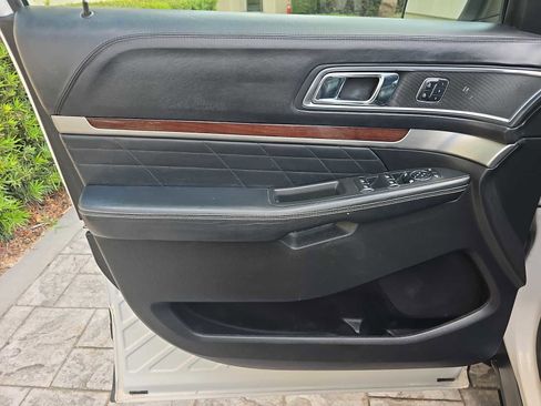 Used 2017 Ford Explorer Platinum AWD/4WD image 17