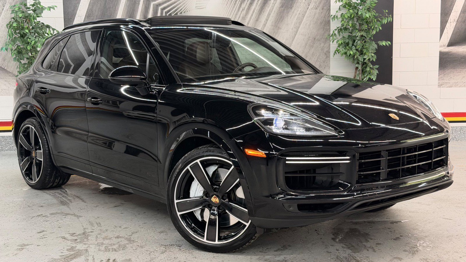 Used 2021 Porsche Cayenne Turbo AWD/4WD image 1