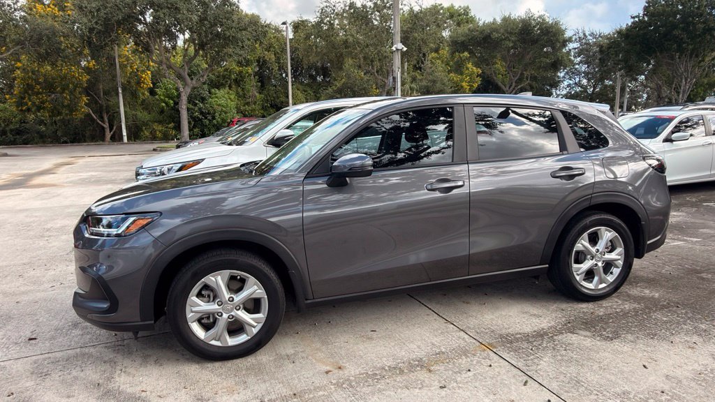 Used 2025 Honda HR-V LX image 5
