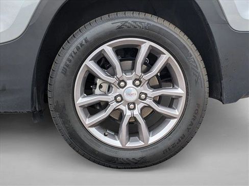 Used 2024 GMC Terrain SLT image 22