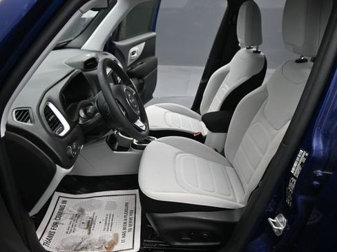 Used 2019 Jeep Renegade Latitude w/ Popular Equipment Group image 11