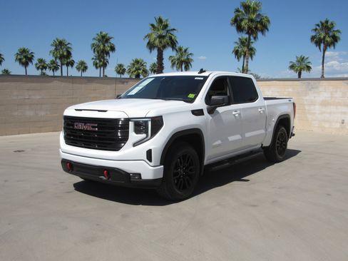 Used 2025 GMC Sierra 1500 Elevation image 1