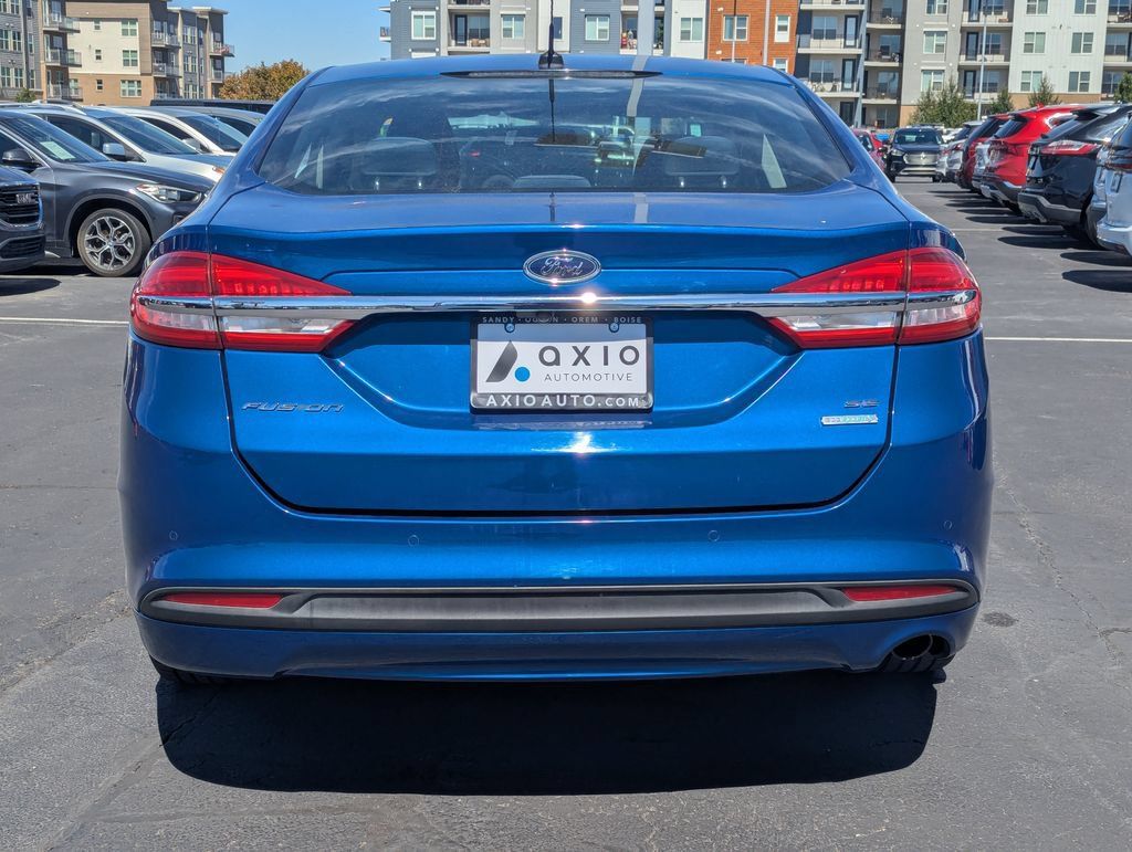 Used 2017 Ford Fusion SE w/ Fusion SE Technology Package FWD image 6