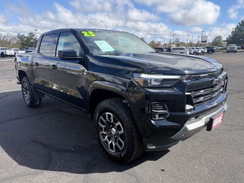 Used 2023 Chevrolet Colorado Z71 image 2