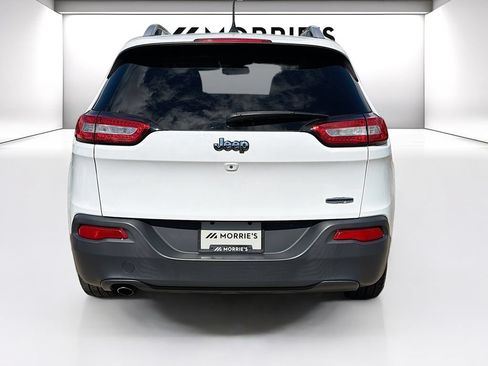 Used 2018 Jeep Cherokee Latitude Plus w/ Cold Weather Group FWD image 6