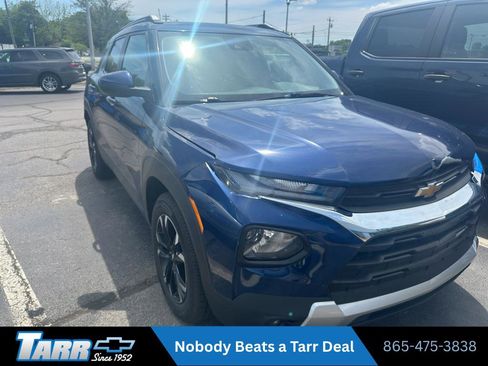 Used 2022 Chevrolet TrailBlazer LT w/ Convenience Package FWD image 3