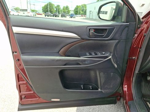 Used 2016 Toyota Highlander Plus AWD/4WD image 15