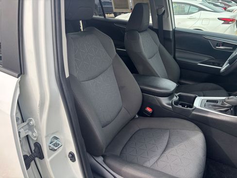 Used 2025 Toyota RAV4 XLE image 36