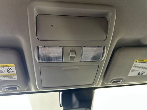 Used 2024 Nissan Frontier SV w/ SV Convenience Package image 24