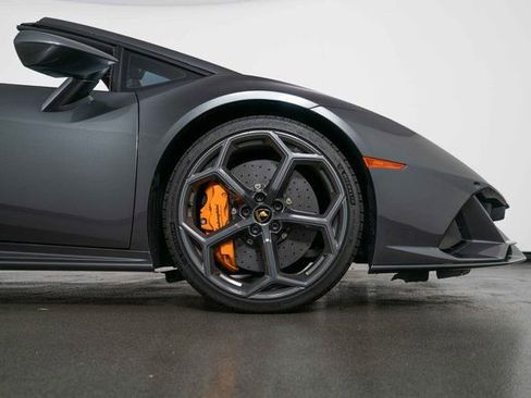 Used 2024 Lamborghini Huracan EVO image 11