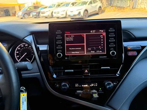 Used 2024 Toyota Camry SE FWD image 17