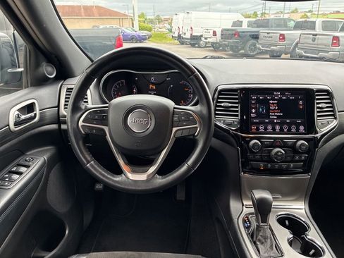 Used 2020 Jeep Grand Cherokee Altitude AWD/4WD image 19
