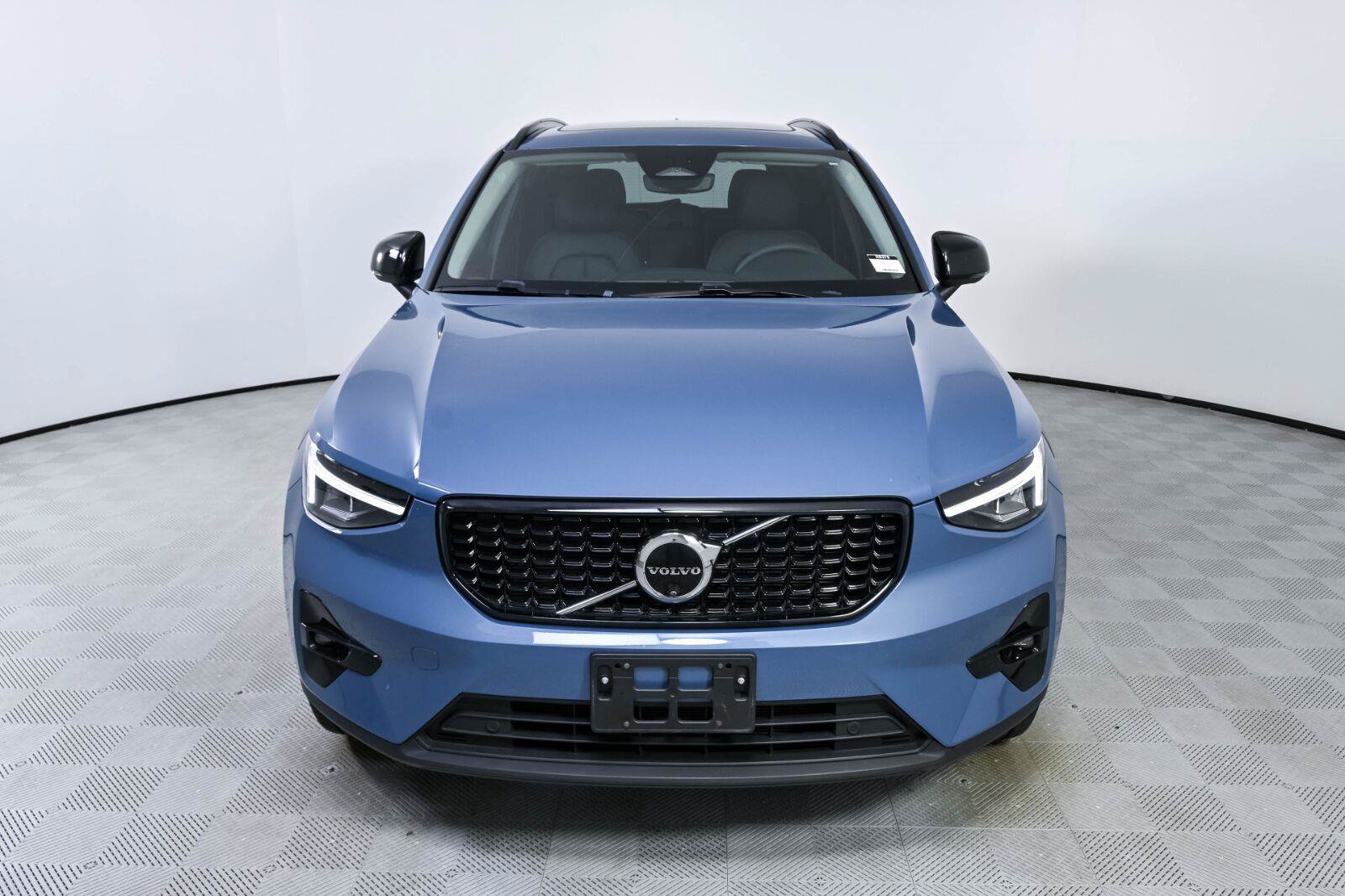 Used 2024 Volvo XC40 B5 Plus w/ Protection Package Premier AWD/4WD image 35