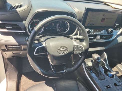 Used 2023 Toyota Highlander Limited AWD/4WD image 30