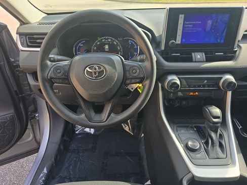 Used 2023 Toyota RAV4 LE image 15