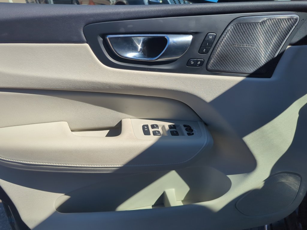 Used 2024 Volvo XC60 T8 Ultimate w/ Protection Package Premier AWD/4WD image 10