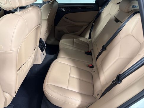 Certified 2026 Porsche Macan AWD/4WD image 15