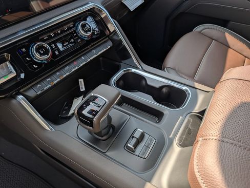 New 2026 GMC Sierra 1500 Denali w/ Denali Reserve Package AWD/4WD image 17