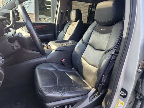 Used 2016 Cadillac Escalade Luxury image 16