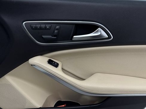 Used 2014 Mercedes-Benz CLA 250 image 40