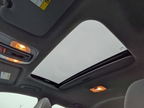 Used 2025 Hyundai Elantra SEL image 12