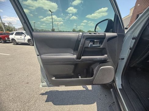 Used 2023 Toyota 4Runner TRD Off-Road Premium w/ Moonroof Package AWD/4WD image 17