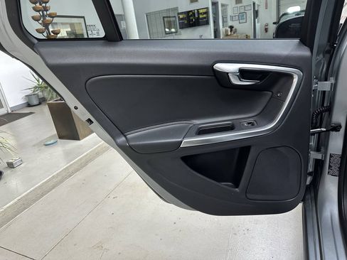 Used 2018 Volvo V60 T5 Dynamic w/ Vision Package AWD/4WD image 12
