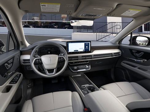 New 2025 Lincoln Corsair Reserve w/ Equipment Group 202A image 9