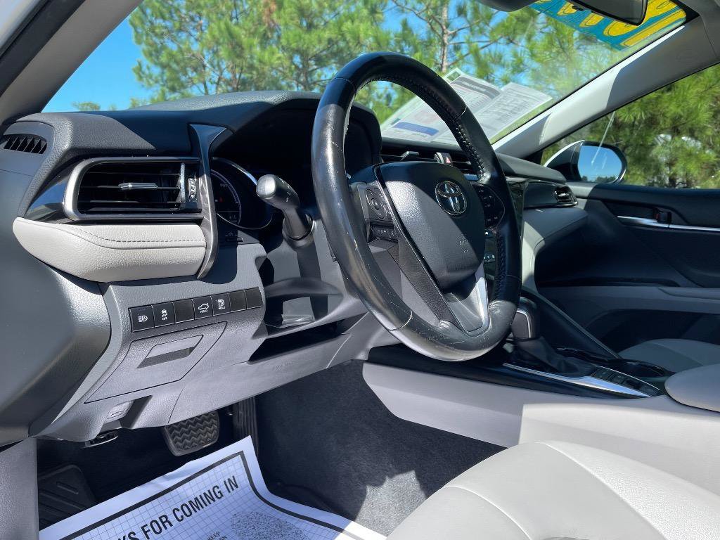 Used 2020 Toyota Camry SE FWD image 12
