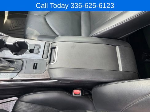 Used 2021 Toyota Highlander Limited FWD image 25