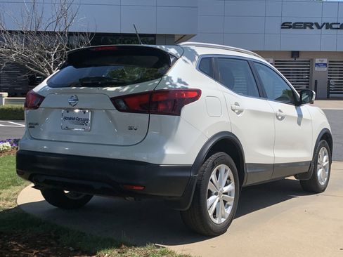 Used 2017 Nissan Rogue Sport SV w/ SV Premium Package image 10