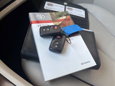 Used 2014 Toyota Venza LE image 27