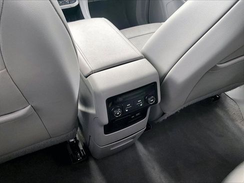 Used 2021 GMC Acadia SLT w/ Technology Package image 22