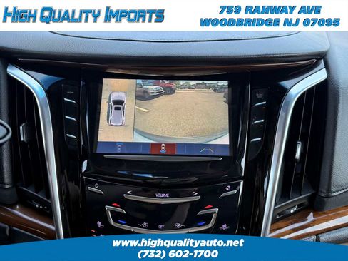 Used 2018 Cadillac Escalade Luxury AWD/4WD image 36